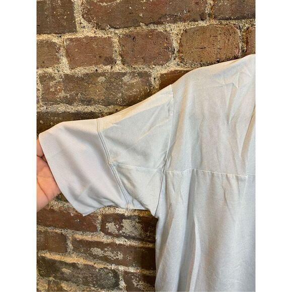 Nike Dri-Fit Light Gray V Neck Athletic Tshirt Women’s Size Medium - Picture 2 of 9